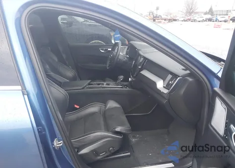 2019 Volvo Xc60 T6 R-Design z USA, uszkodzony, nr VIN YV4A22RM1K1305047